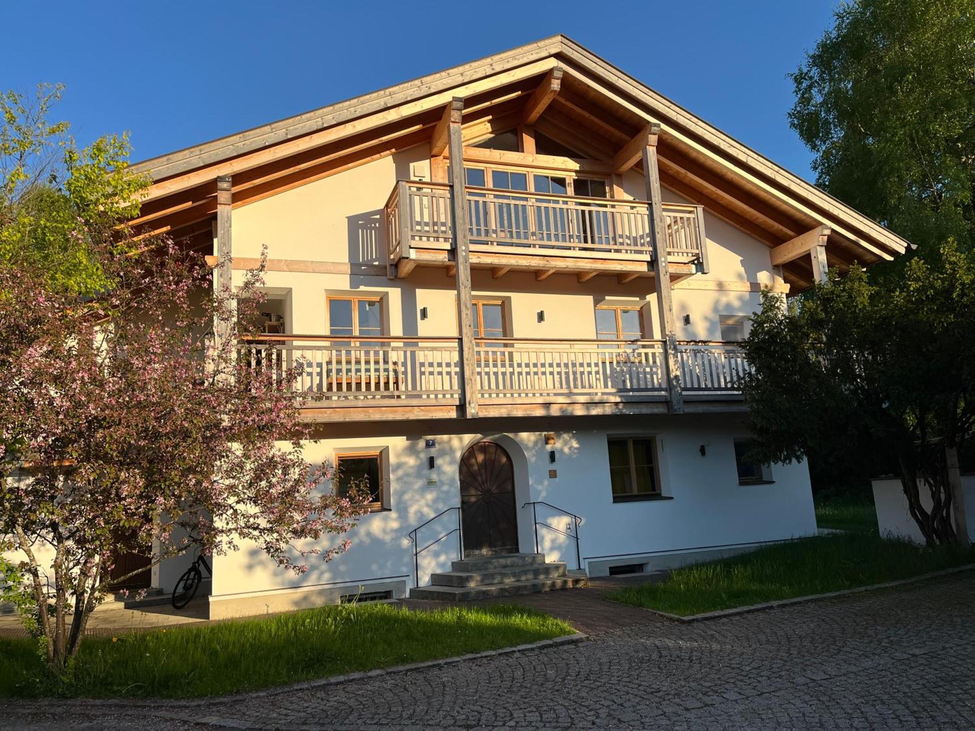 Barrierefreie 3-Zi.-Ferienwohnung Mit Gartenzugang In Ruhiger, Zentrumsnaher Lage Oberammergau Extérieur photo